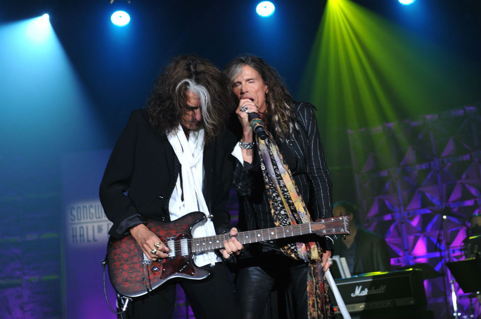 Miembros de Aerosmith entran al Salón de la Fama del Hollywood Bowl