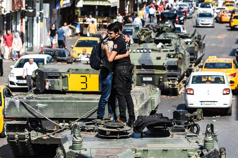Intento de golpe de Estado militar en Turquía deja un saldo de 265 muertos y 1.440 heridos