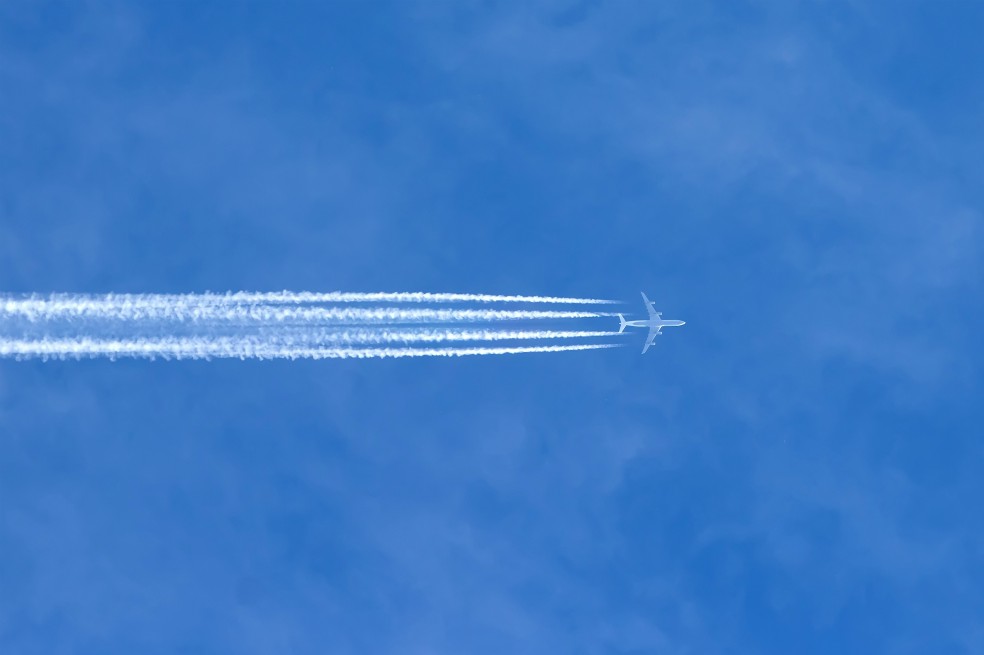 Volar con emisiones neutrales de carbono
