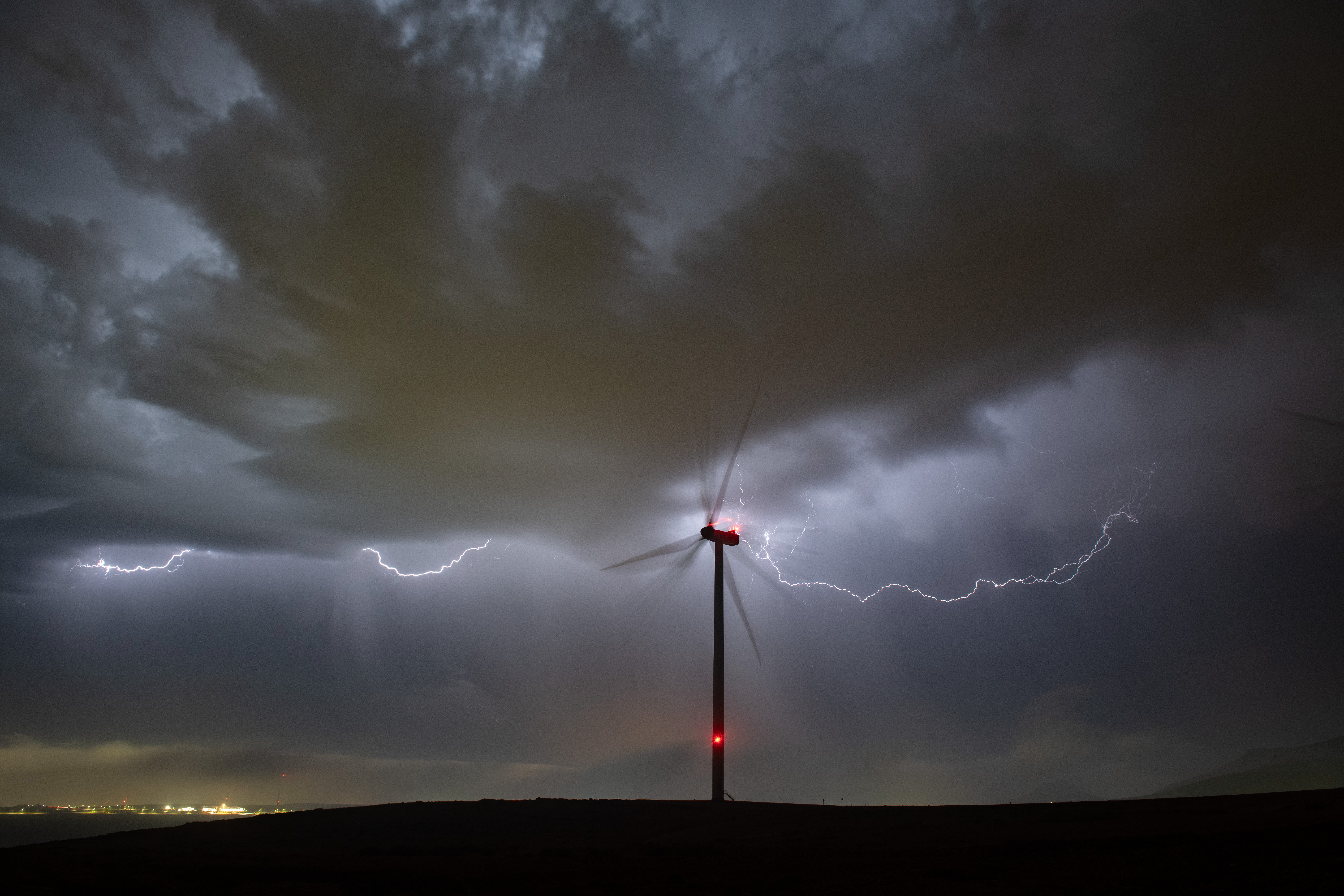 Rayo impactó a dos personas: ¿Qué cuidados hay que tener ante una tormenta eléctrica?