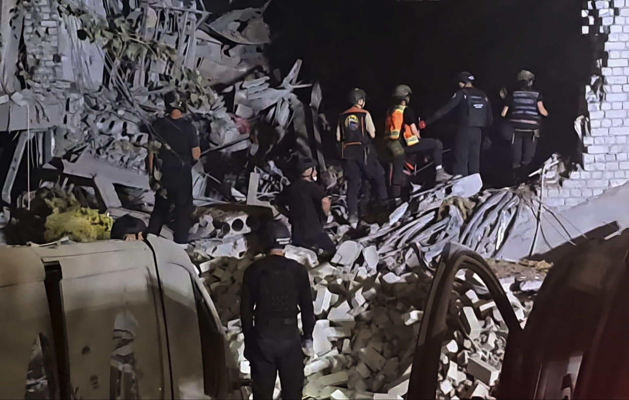 Nueva ola de bombardeos rusos en Ucrania deja al menos cuatro muertos