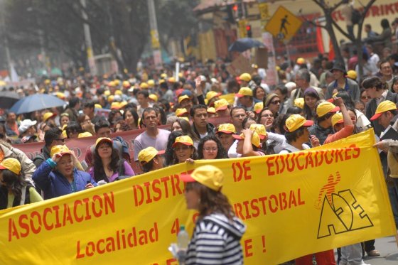 Trabajadores de la salud y docentes inician jornada de marchas