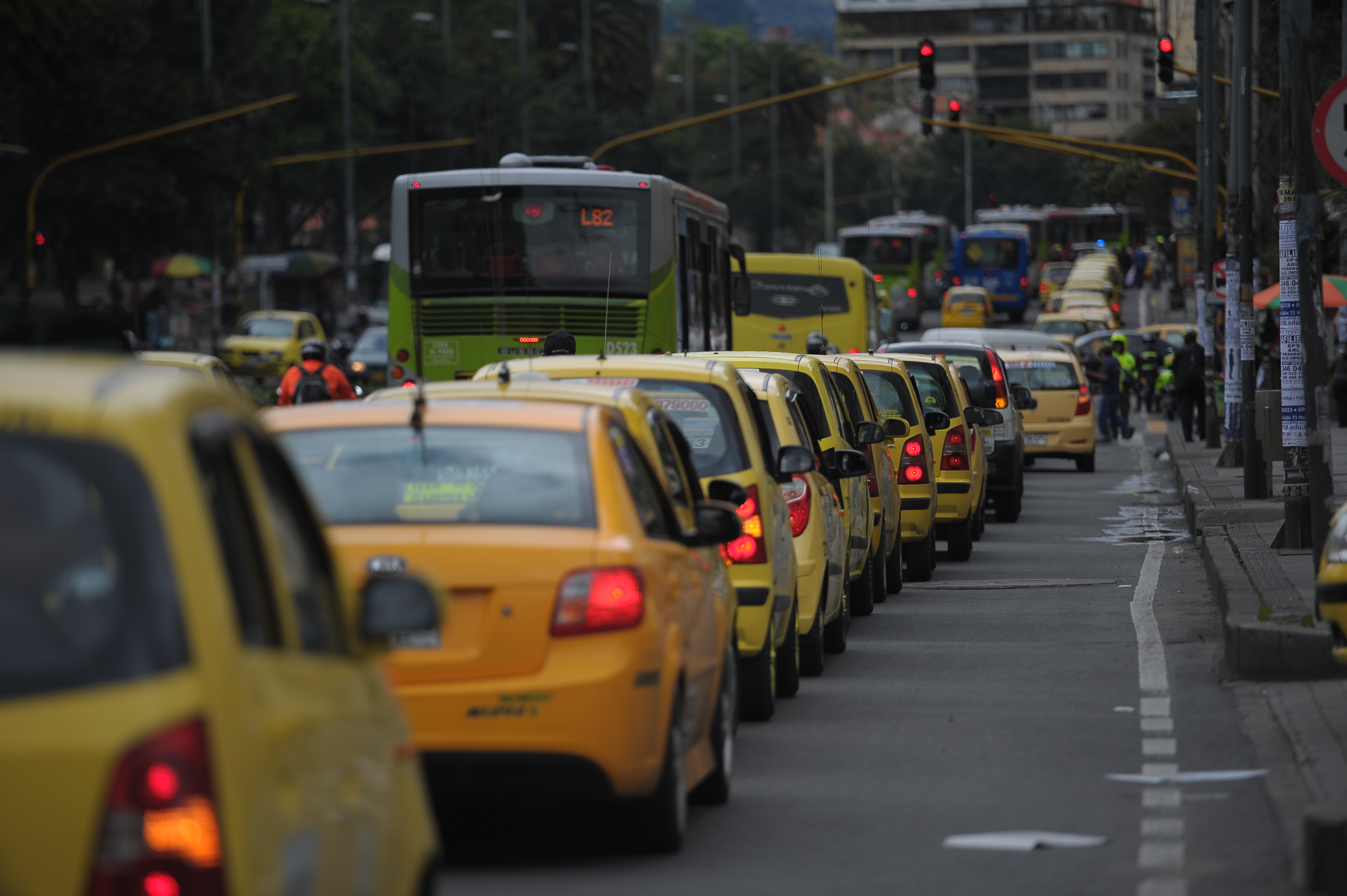 Gobierno quiere que taxis operen entre municipios: ¿por qué la medida genera rechazo?