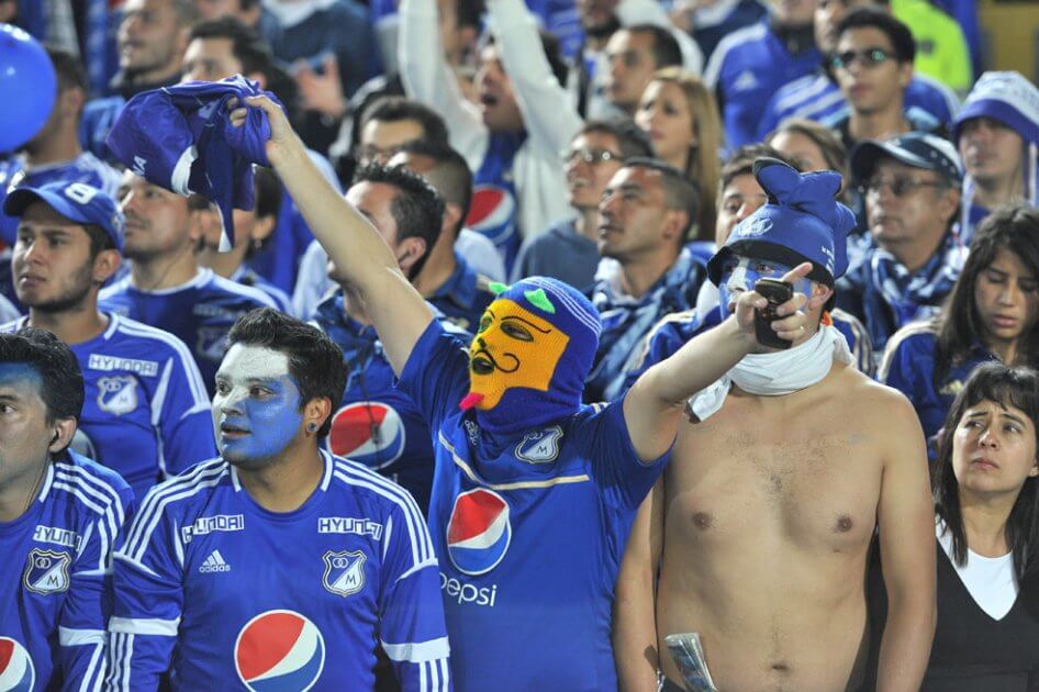Sancionan a hinchas de Millonarios tras insultos contra simpatizante de Santa Fe