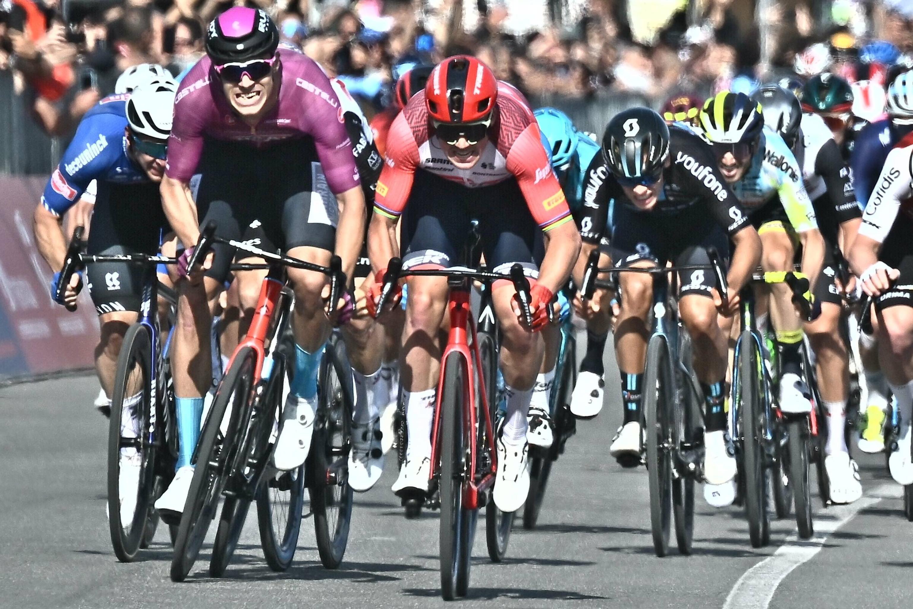 Naples (Italy), 11/05/2023.- Danish rider Mads Pedersen of team Trek Segafredo in action to cross the finish line and win the sixth stage of the 2023 Giro d'Italia cycling race, over 162km around Naples, Italy, 11 May 2023. (Ciclismo, Italia, Nápoles) EFE/EPA/LUCA ZENNARO
