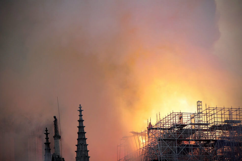 En fotos: la catedral de Notre Dame arde en París