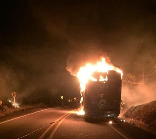 Disidentes de las Farc habrían quemado bus intermunicipal en vía del Huila