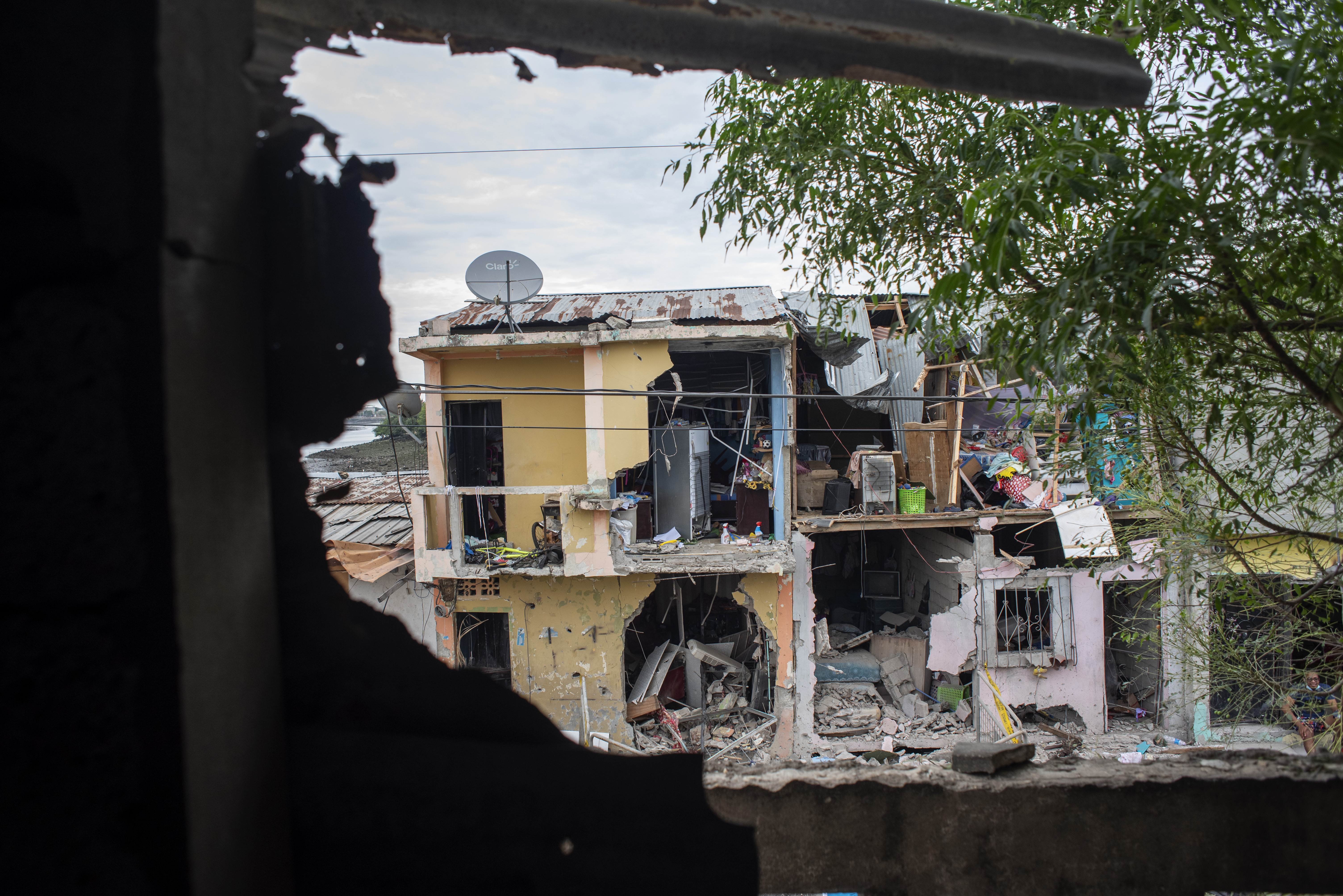 Explosión en Ecuador: son actos de “barbarie”, dice ministro de Interior