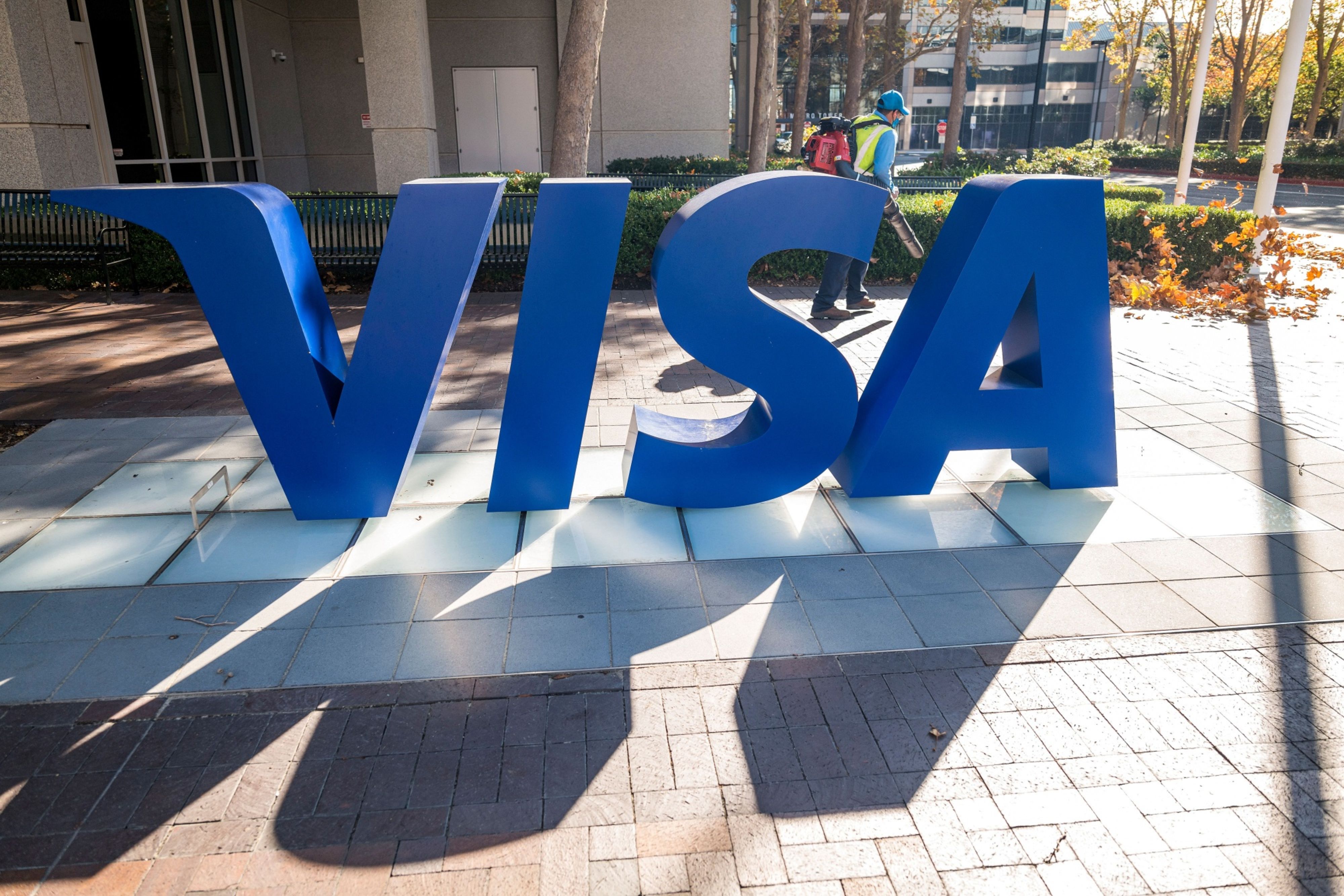 Visa tendrá que enfrentar una demanda colectiva por monopolio en tarjetas débito