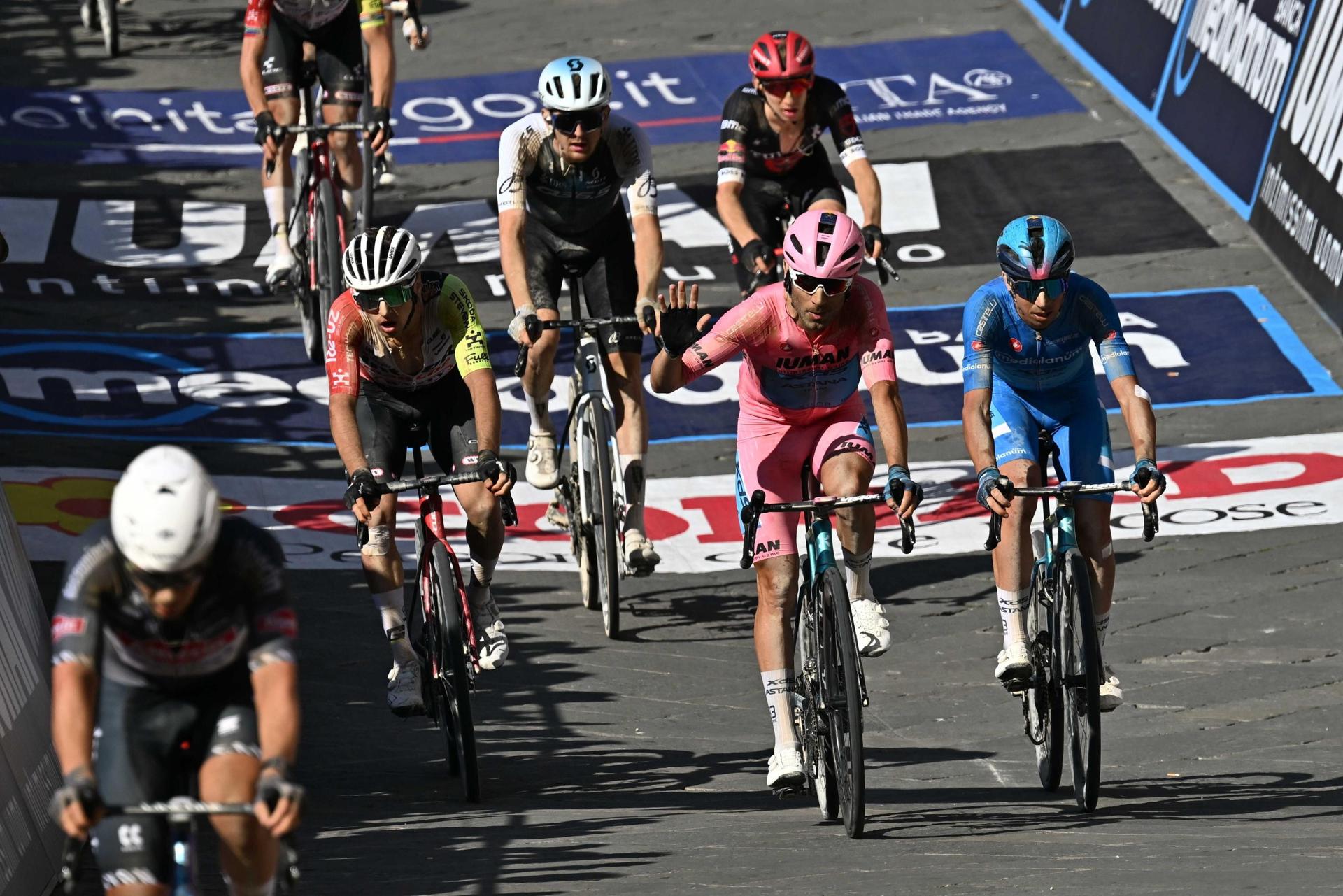 Clasificación general del Giro de Italia 2025 tras la novena etapa