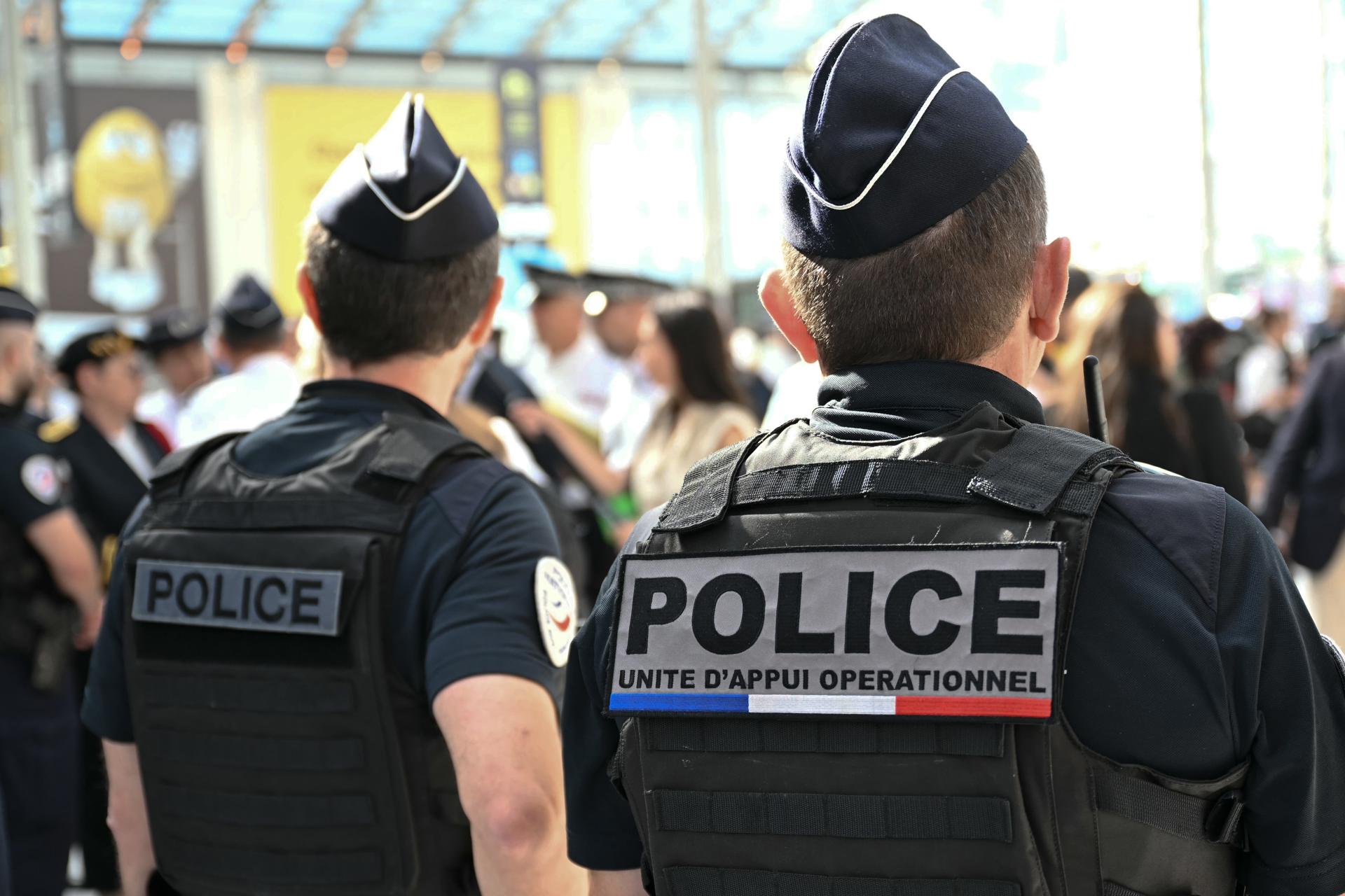 Diez hombres enfrentan cargos por abuso sexual a niño de cinco años en Francia