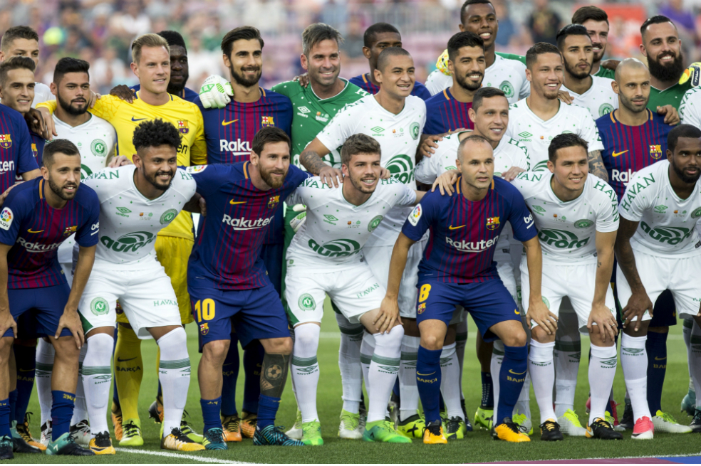 Barcelona rinde un homenaje a Chapecoense en el Trofeo Gamper