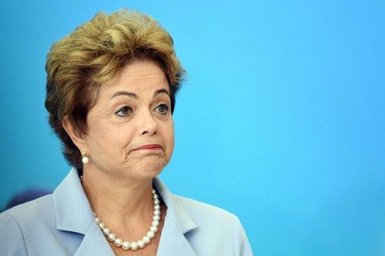 La oposición acusa a Rousseff de haber cometido un “crimen de responsabilidad” al utilizar préstamos de bancos estatales para ocultar déficits presupuestarios. 
