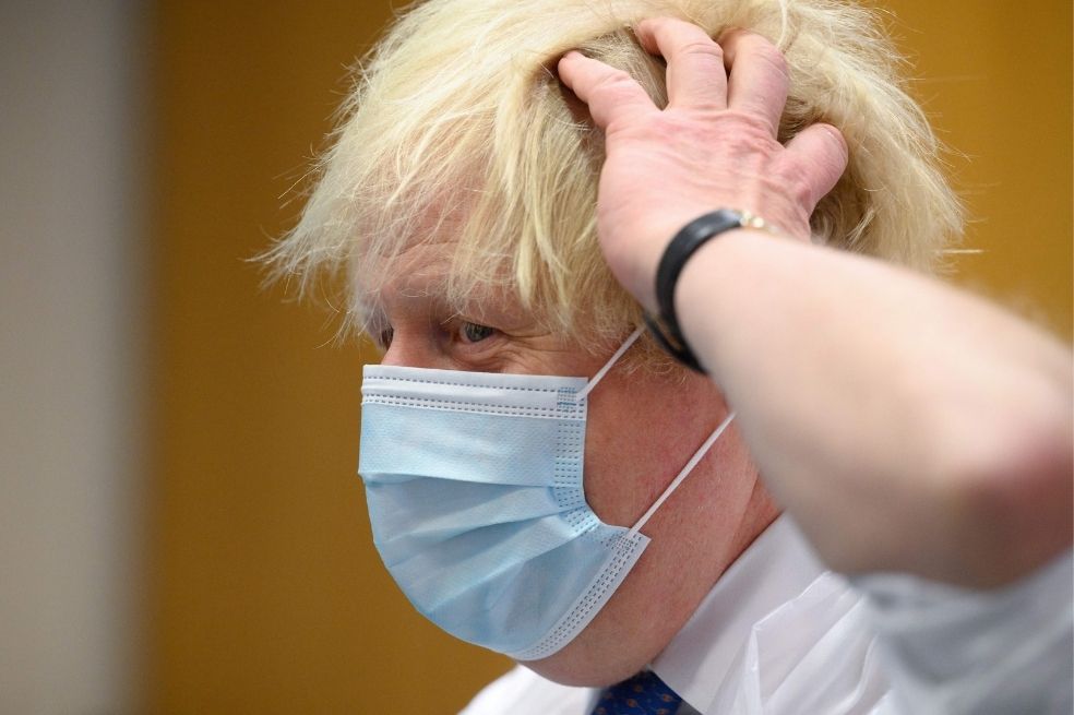 El último dolor de cabeza de Boris Johnson: los conservadores estudian su salida