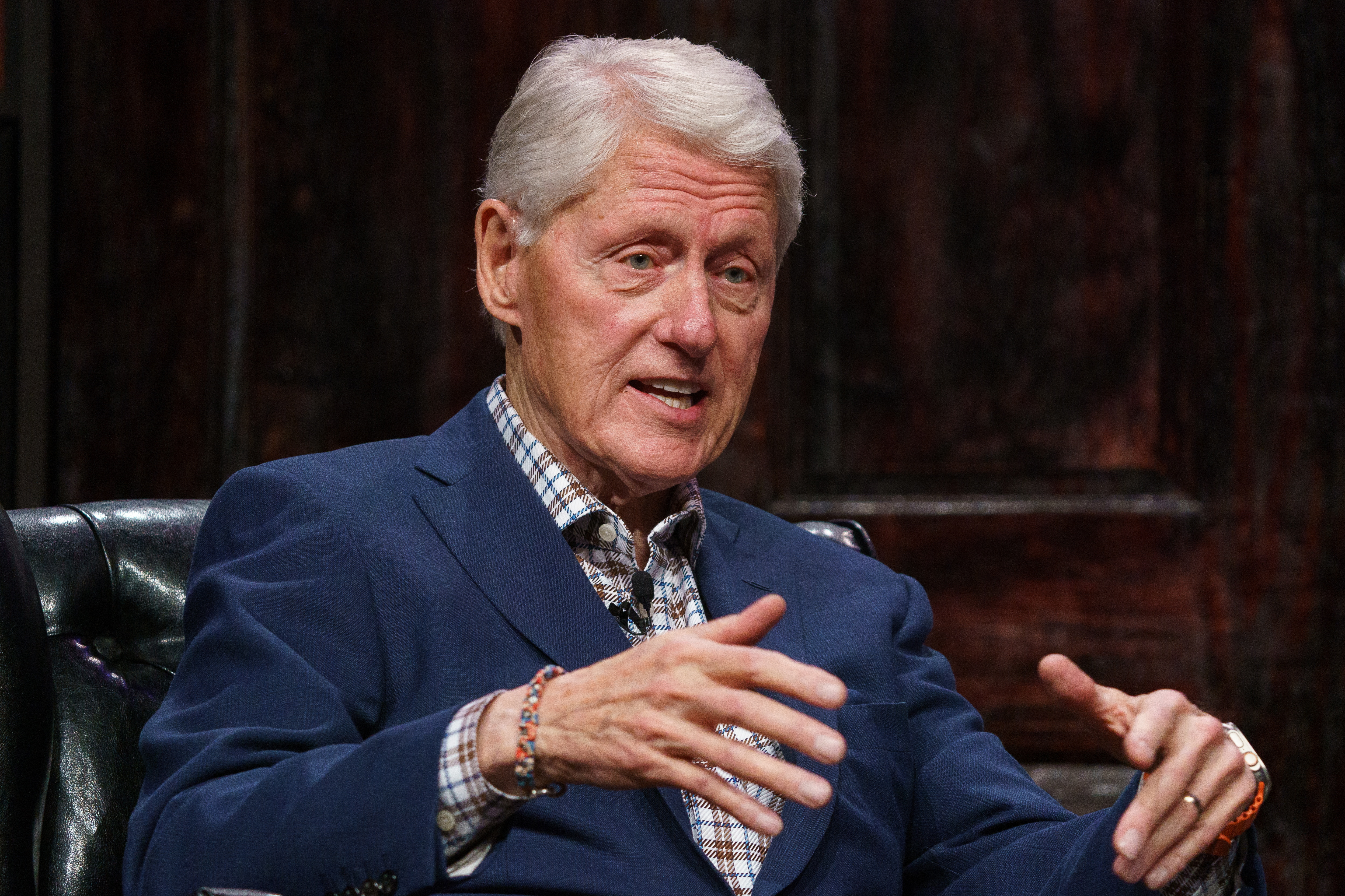 Bill Clinton, dado de alta en EE. UU., recibió “tratamiento contra la gripe”