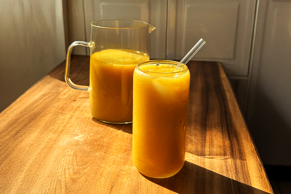 Con cuatro ingredientes prepara este jugo de mango verde