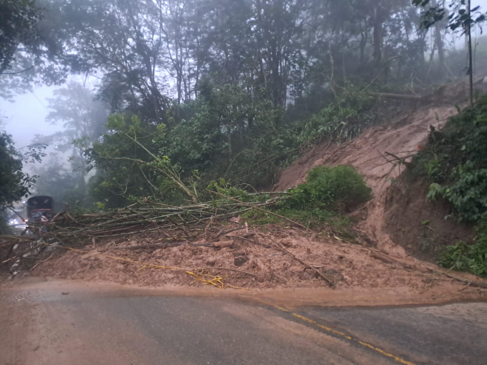 Invierno en Cundinamarca: cierre parcial en vía Fusagasugá – Sibaté por derrumbe 