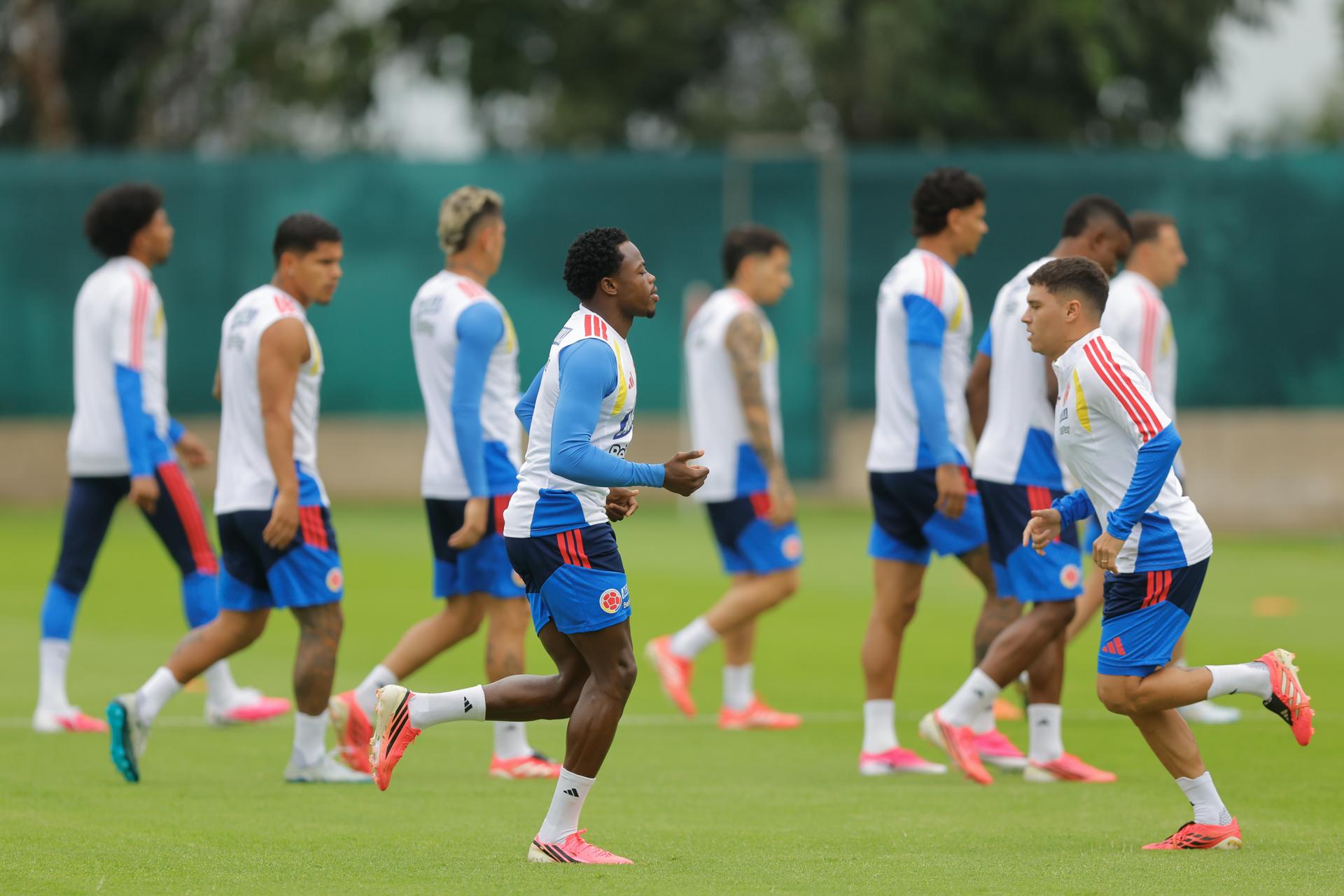 Susto en la selección de Colombia antes del debut mundialista: jugador recibió fuerte golpe