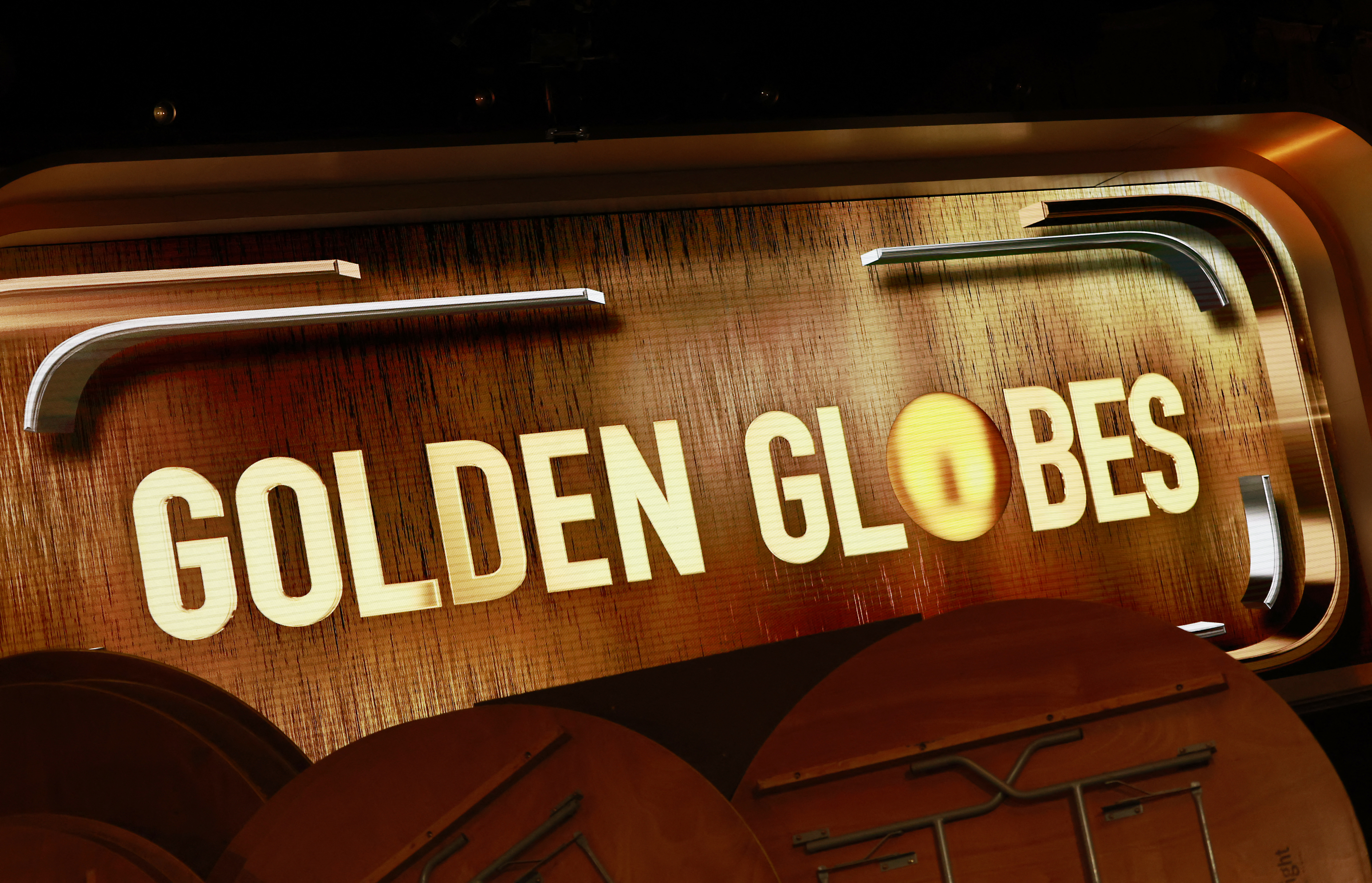 Elton John, Demi Moore y Salma Hayek, entre los presentadores de los Globos de Oro