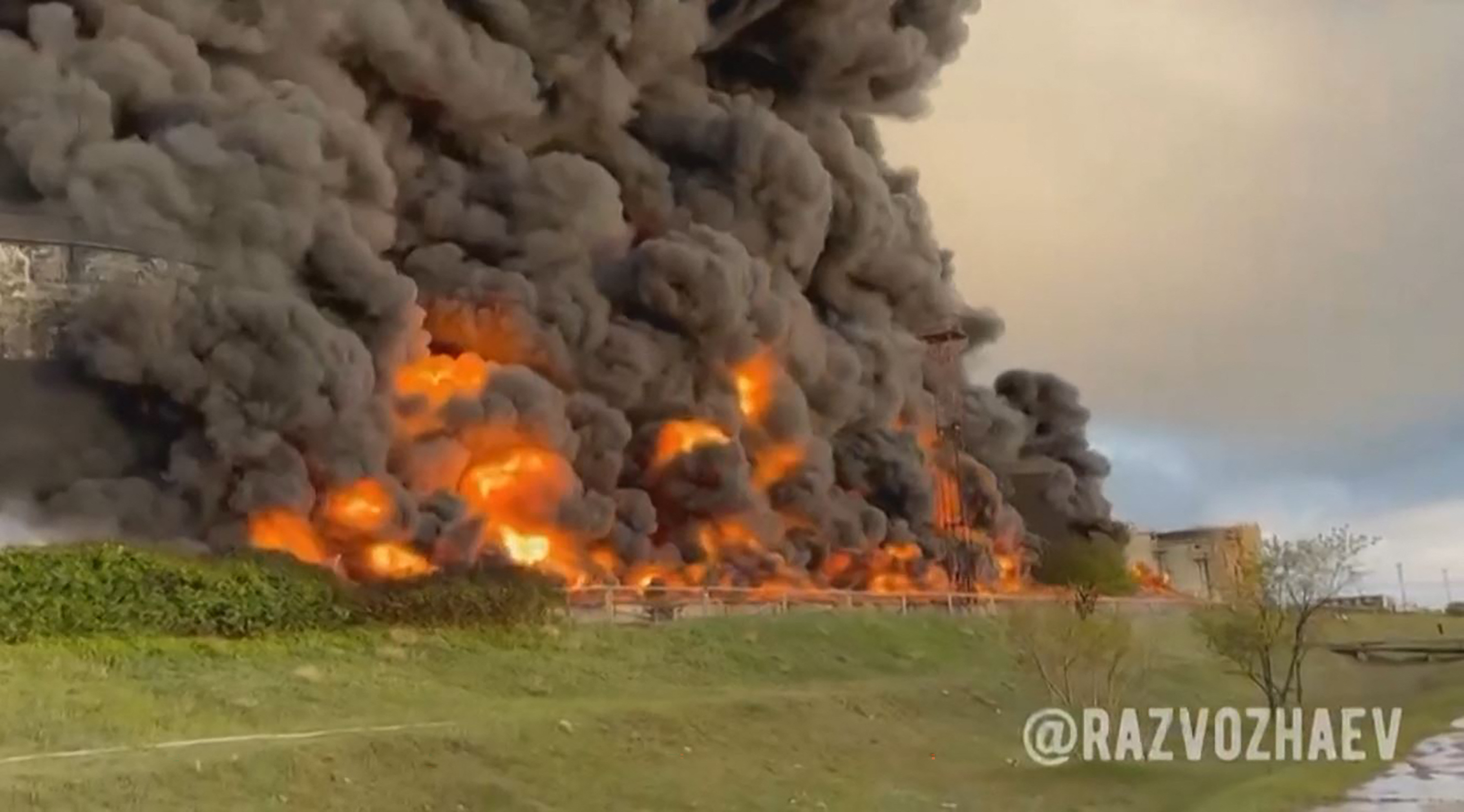 Incendio en un depósito de petróleo de Crimea tras ataque con drone