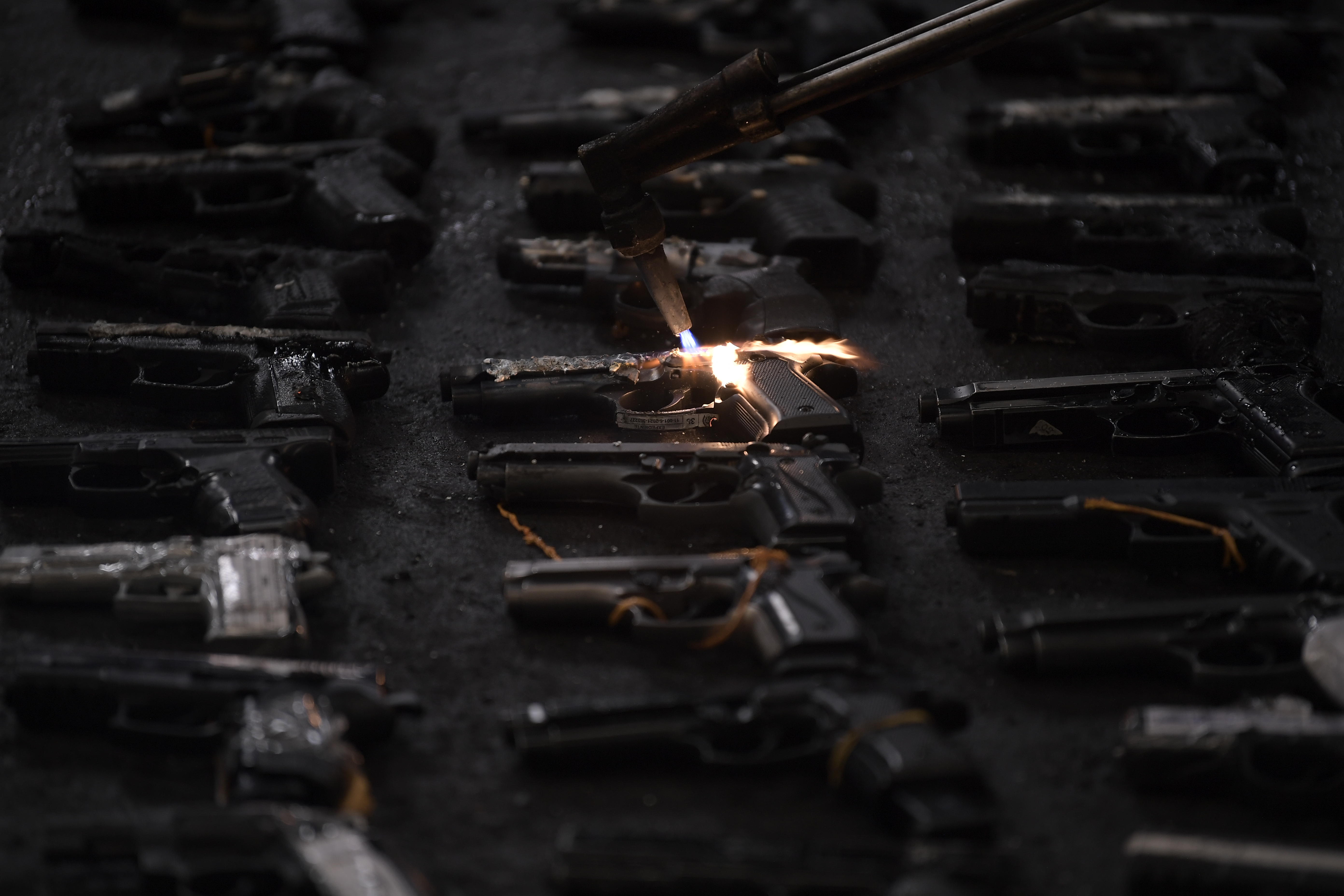 A 10 toneladas y 120 kilos quedaron reducidas 261.868 armas blancas y 1.537 armas de fuego, tipo neumáticas, traumáticas y de fogueo, incautadas por la Policía Metropolitana de Bogotá en lo que va del año.