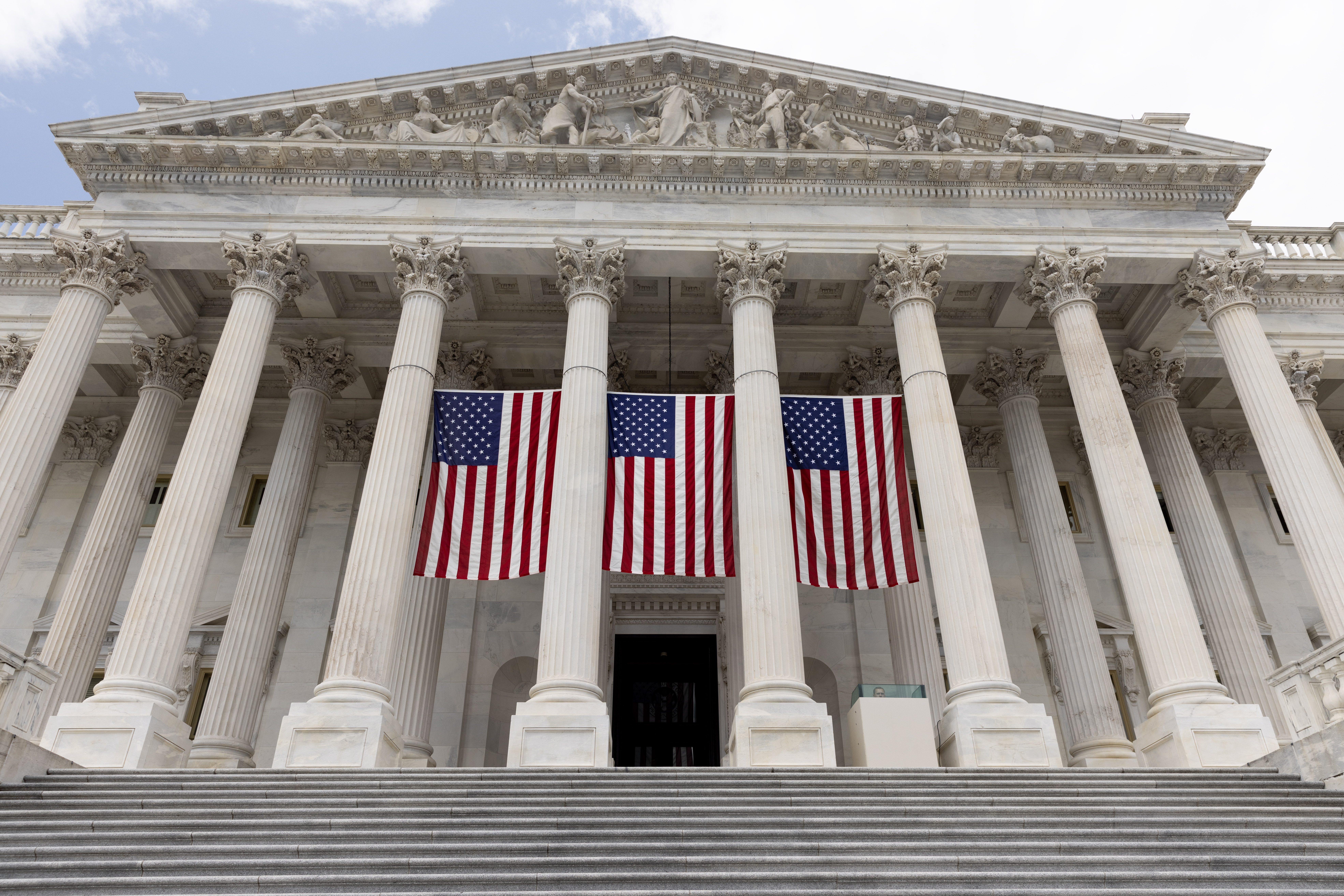 Washington (United States), 14/06/2023.- US national flags hang at the East Front steps of the US House of Representatives to celebrate Flag Day, on Capitol Hill in Washington, DC, USA, 14 June 2023. Flag Day commemorates the adoption of the flag of the United States on 14 June 1777. (Estados Unidos) EFE/EPA/MICHAEL REYNOLDS