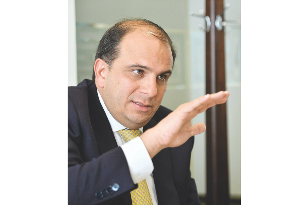 Carlos Camargo renuncia a su aspiración a registrador nacional
