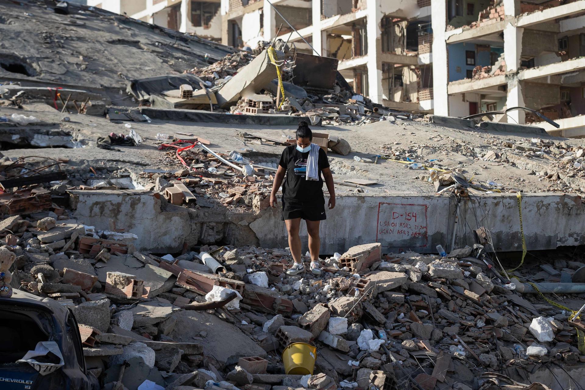 “Aquí veo mucha gente, pero no veo humanidad”: sobrevivientes del terremoto en Venezuela
