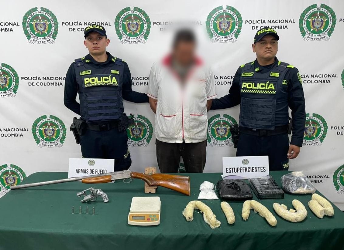 Tras riña en restaurante de Bosa, hallan armas y cinco kilos de droga ocultos en el local