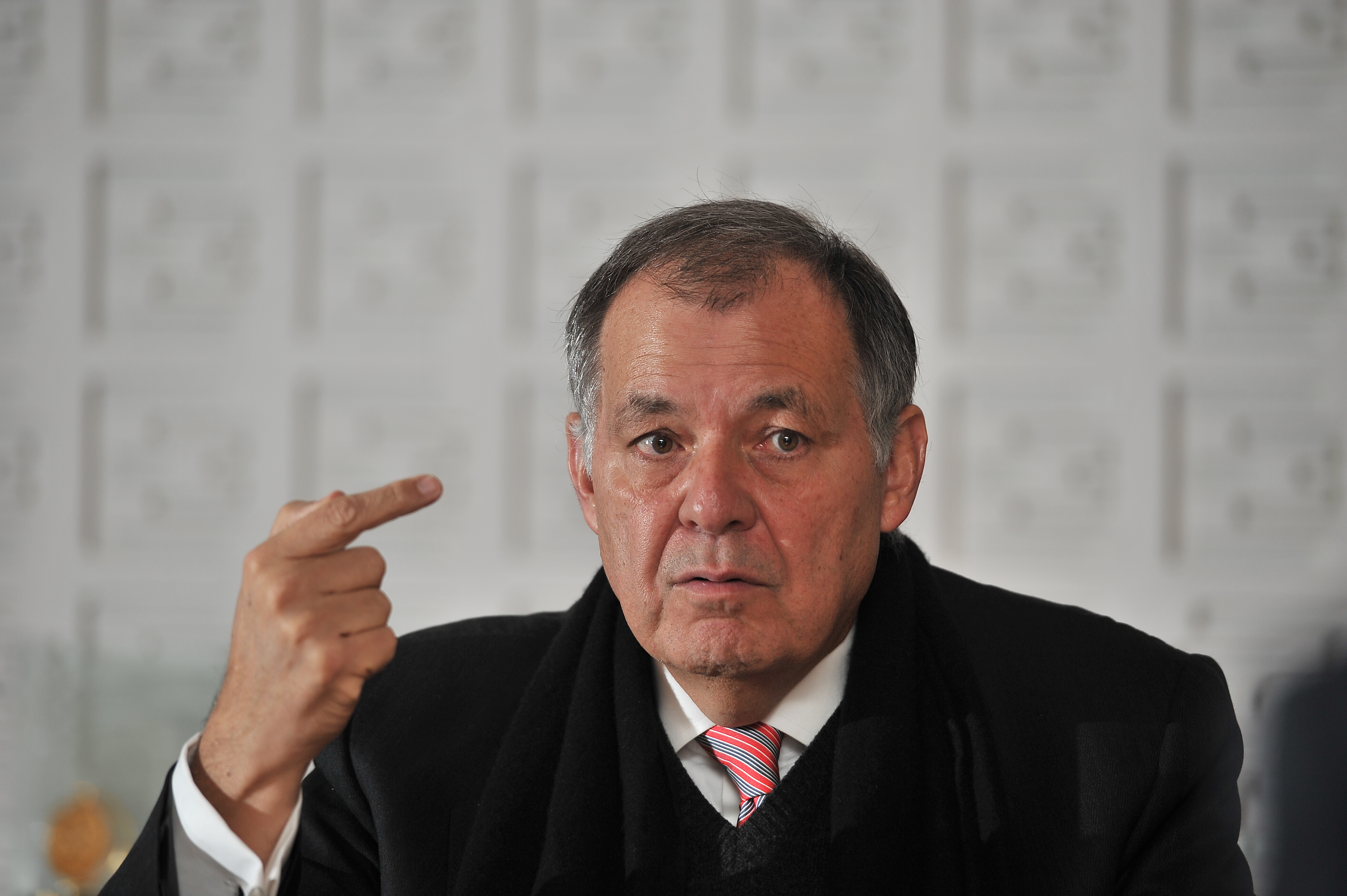 Condenan a la Procuraduría por actos de homofobia contra funcionario