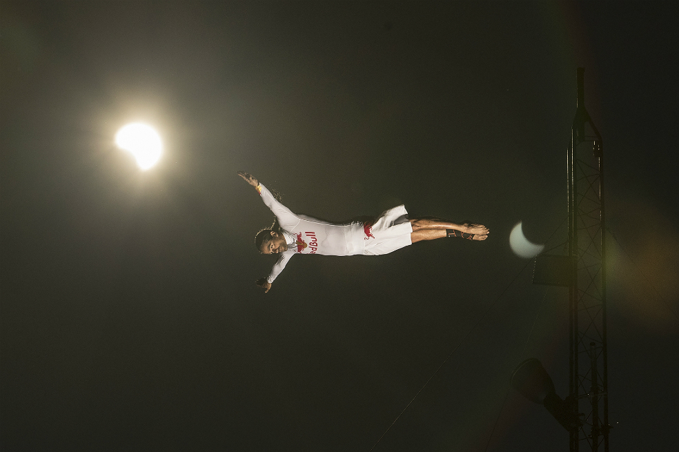 Orlando Duque y un salto en medio del eclipse