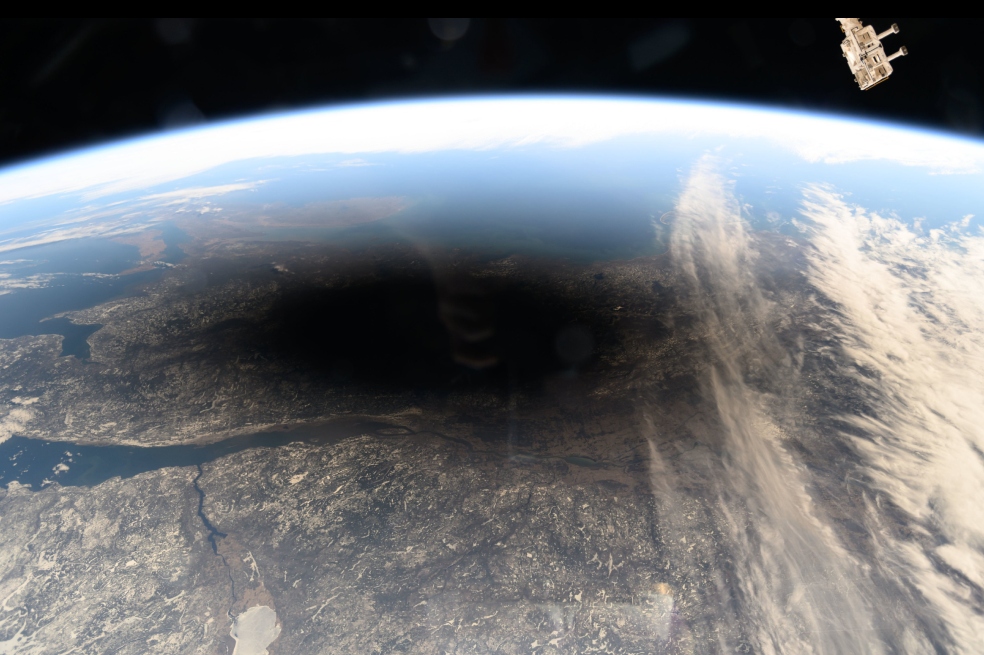 Eclipse solar total: así se vio desde el espacio