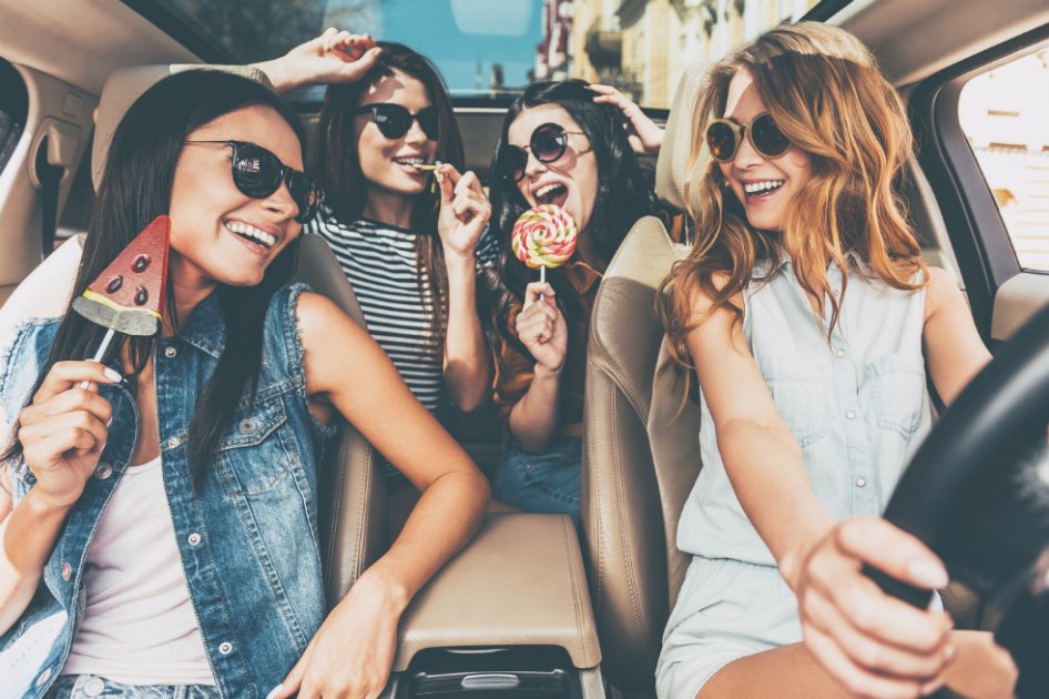 A través de páginas y aplicaciones, universidades como la de El Bosque y los Andes han conformado una comunidad que facilita compartir el vehículo, puntos de encuentro para que los estudiantes viajen juntos, rutas privadas e, incluso, viajes en bicicleta.