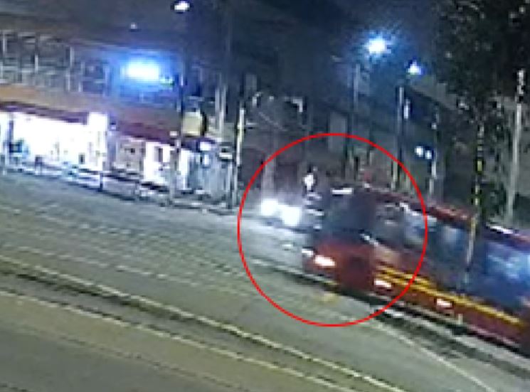 Así fue el momento exacto del choque entre Transmilenio y camioneta: revelan video