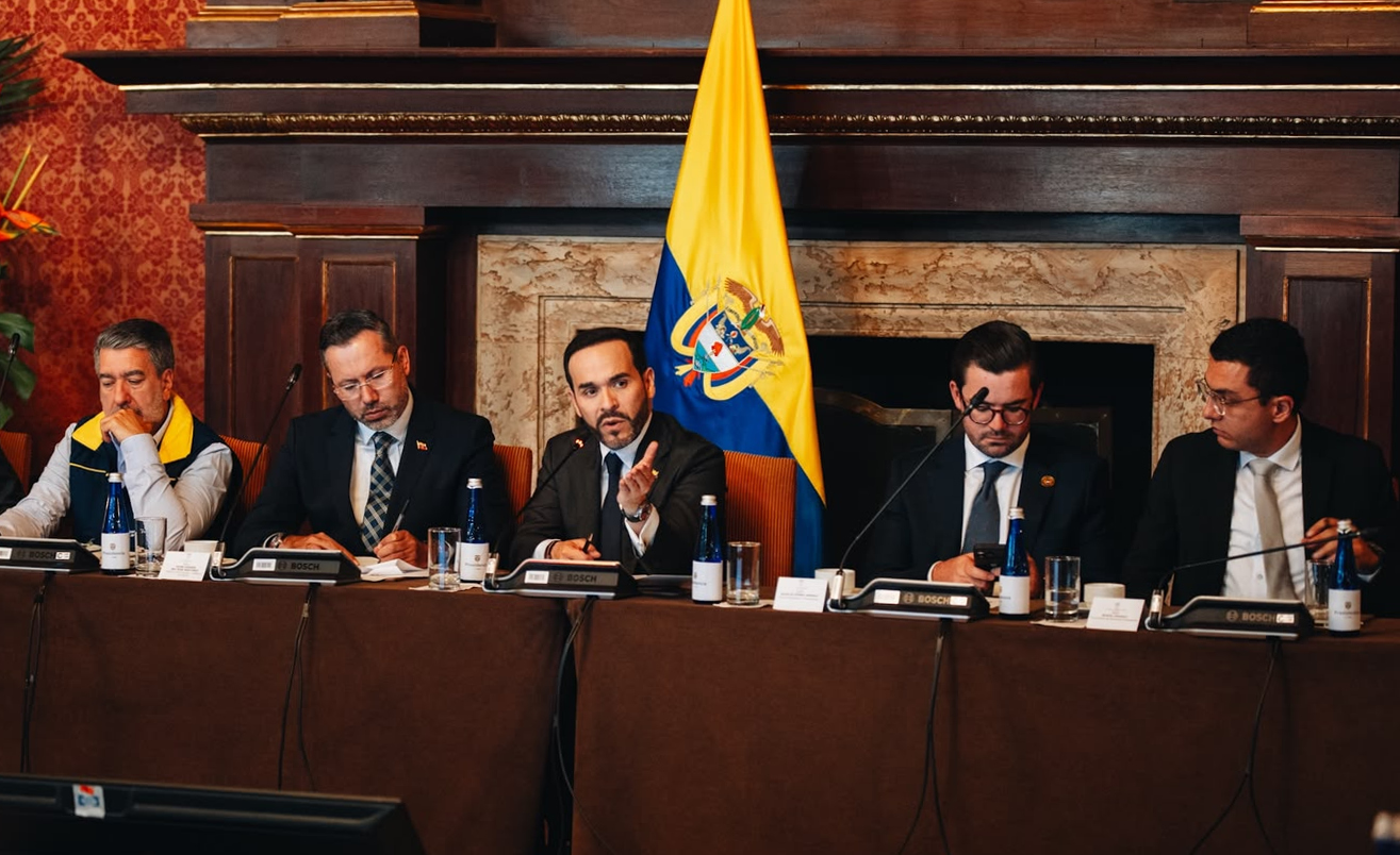 Estos son los últimos nombramientos del gobierno de De la Espriella: SAE, Sena, Invías y más