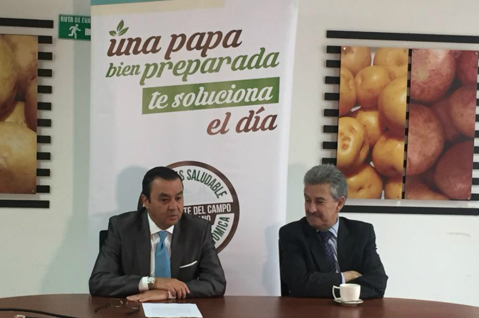 Germán Palacio, presidente de Fedepapa y Héctor Villareal, del Ministerio de Agricultura. 