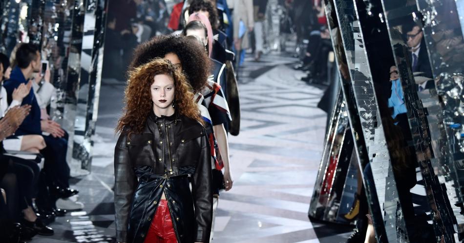 Louis Vuitton presenta una mujer moderna y rockera
