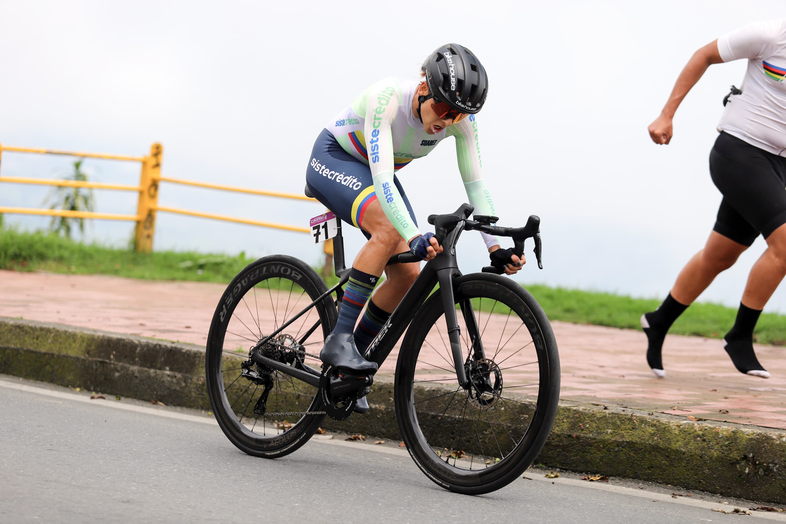 Diana Peñuela brilló en la crono y recuperó el liderato de la Vuelta a Colombia