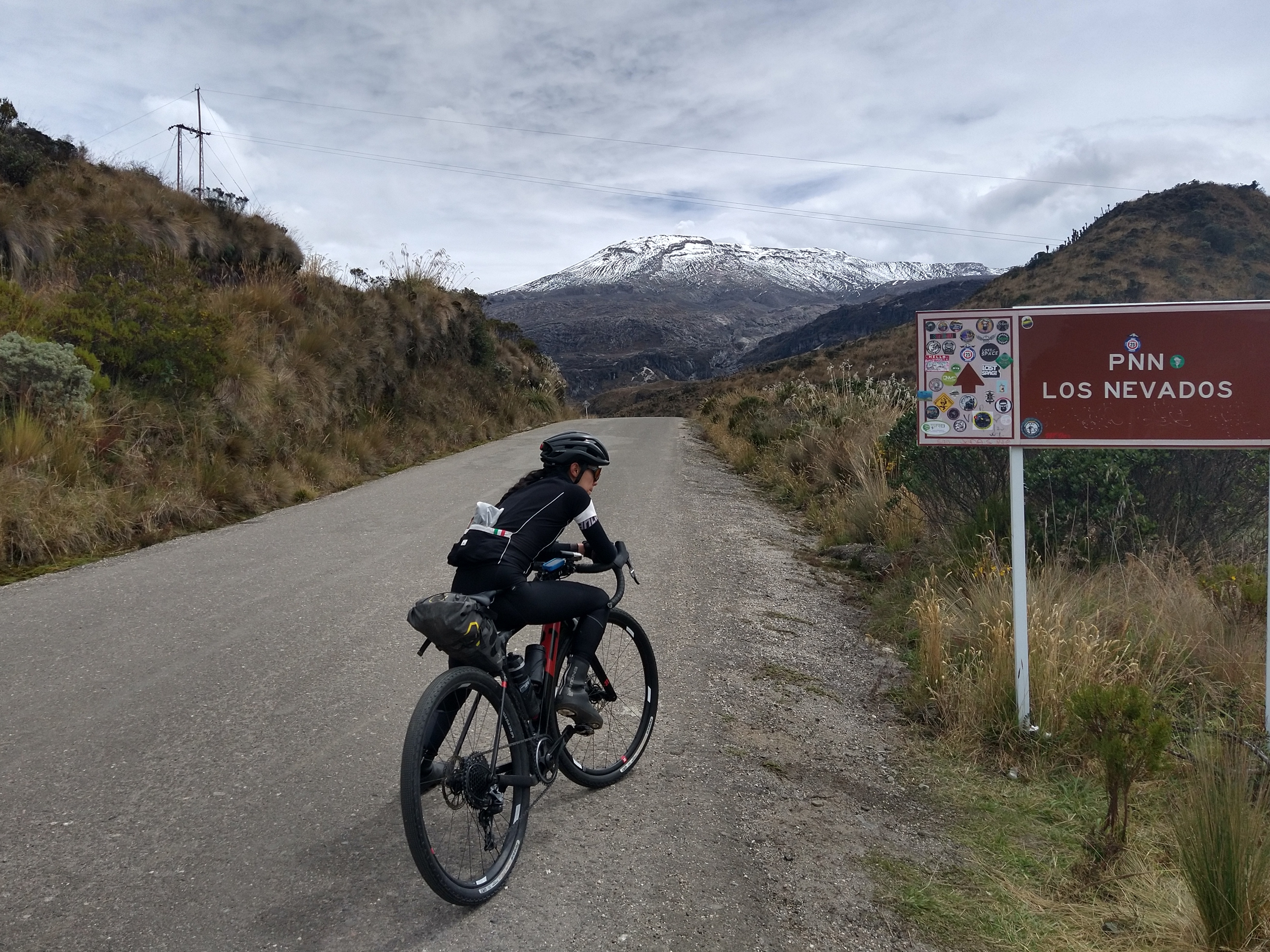 Bajo este ideal, el circuito por Los Nevados es un reto único en su tipo, ya que es posible ascender a 4.000 msnm y conocer de cerca el nevado del Ruiz. El