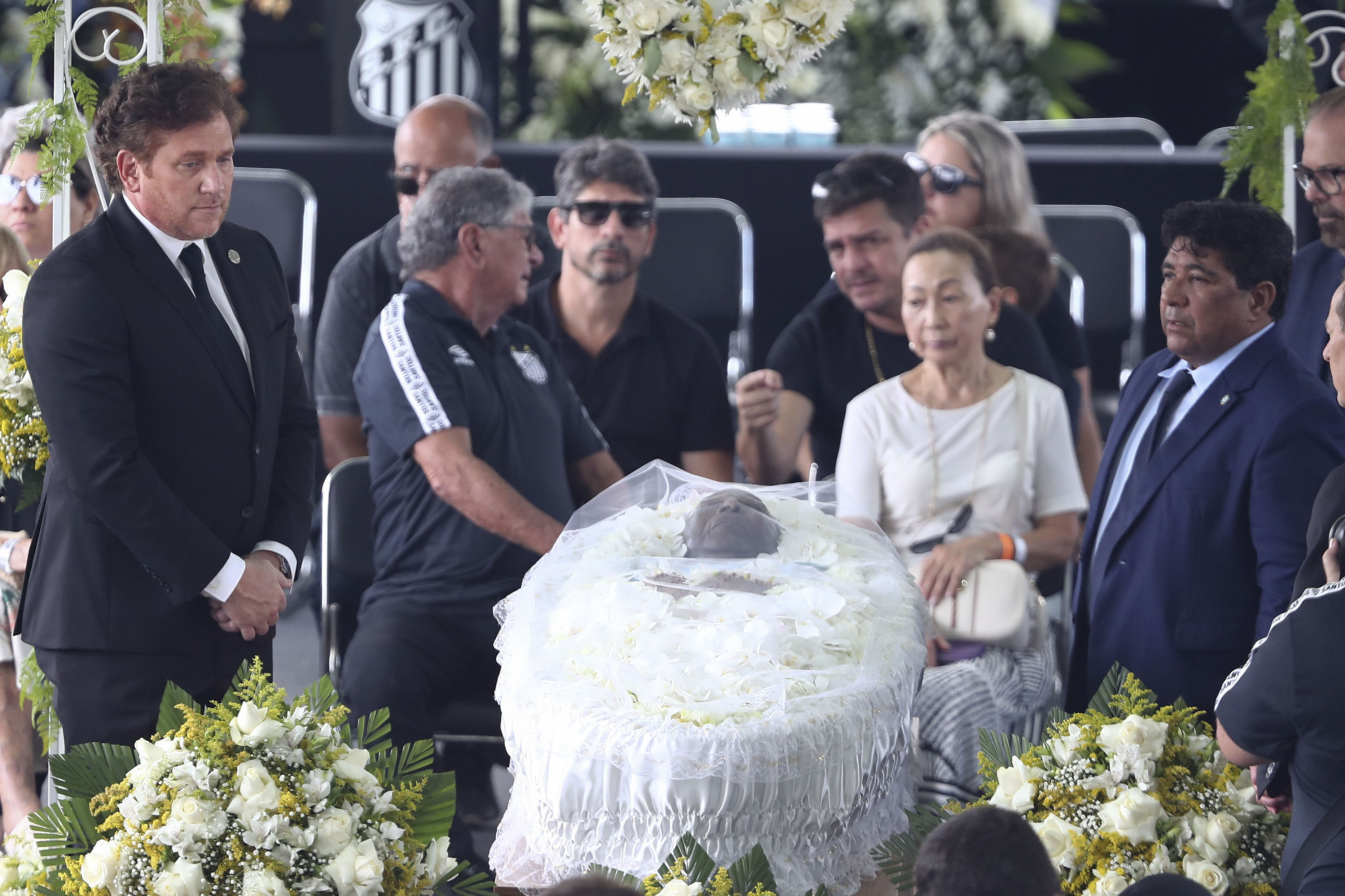 En video: así entró el cuerpo de Pelé al estadio de Santos para su funeral
