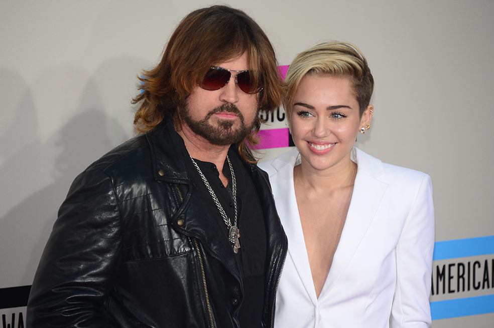 Miley Cyrus dedica la canción «Inspired» a su padre