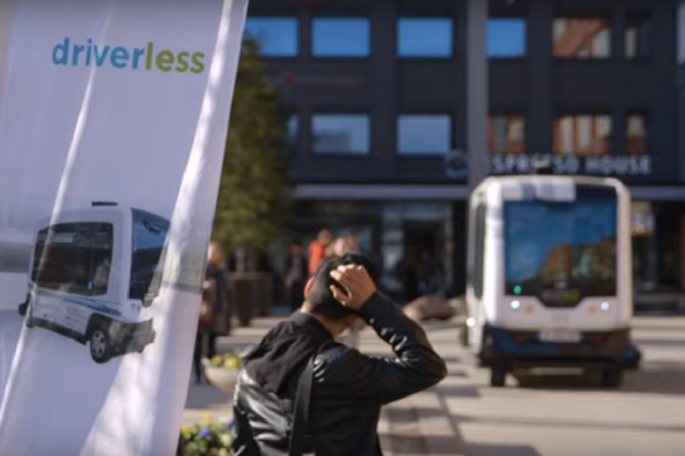 Realizan pruebas del primer autobús sin conductor en Suecia