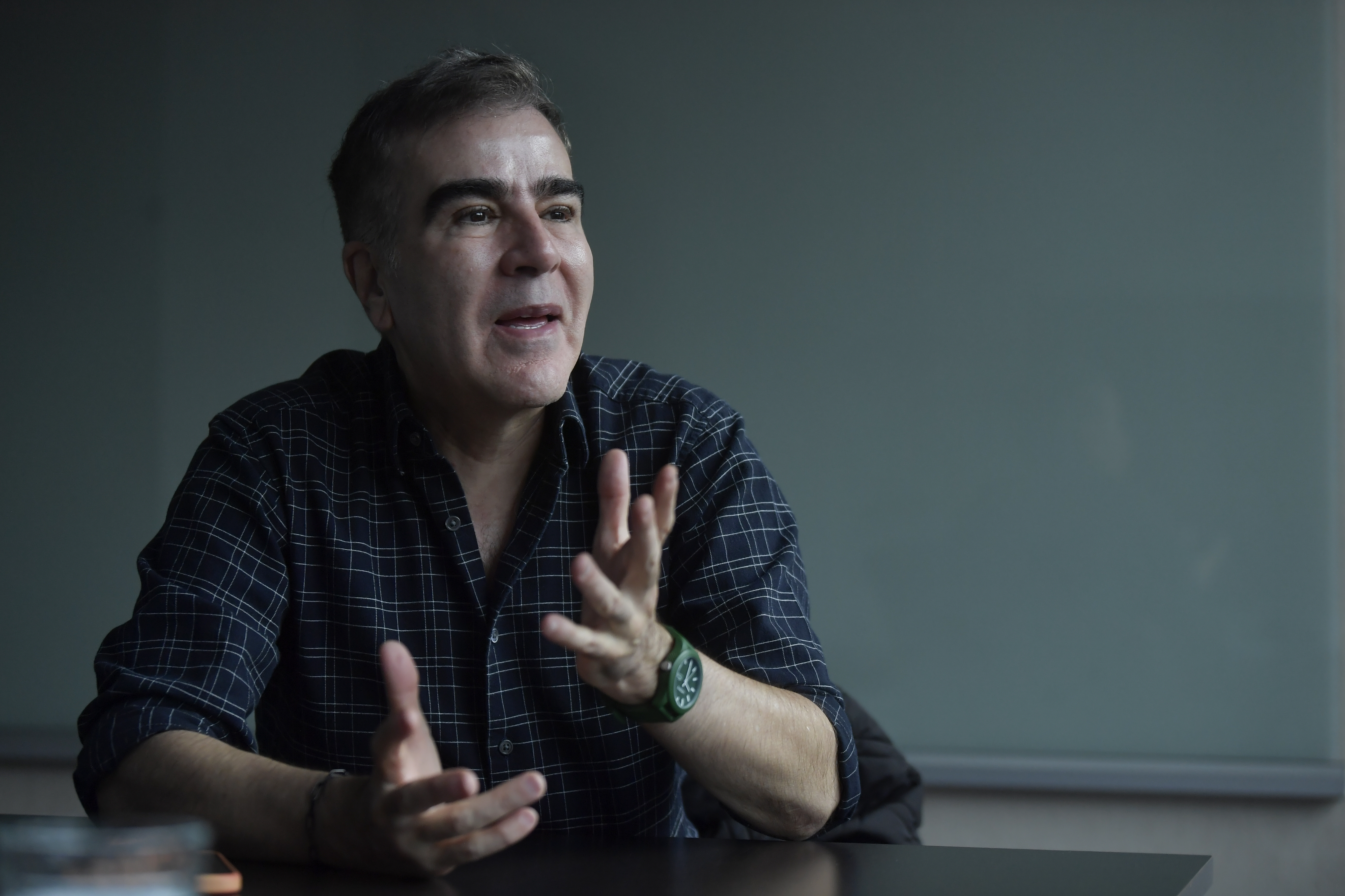 Escritor colombiano y autor de novelas como Rosario Tijeras y Paraíso Travel