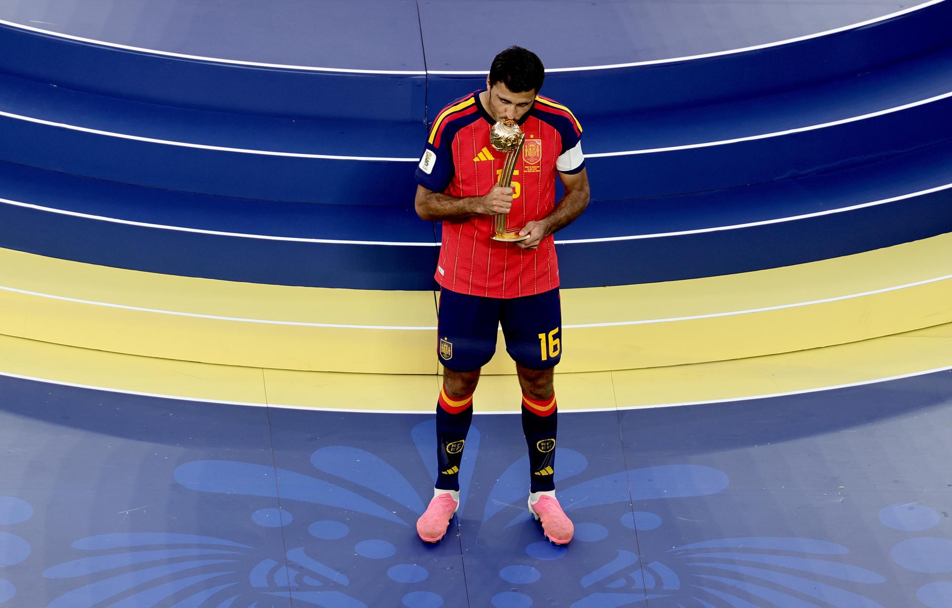 Rodri fue elegido el mejor jugador del Mundial 2026: así quedaron todos los premios