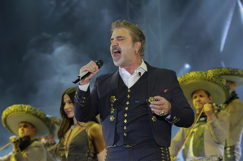 “Mátalas” de Alejandro Fernández, cambiará parte de la letra y así quedaría