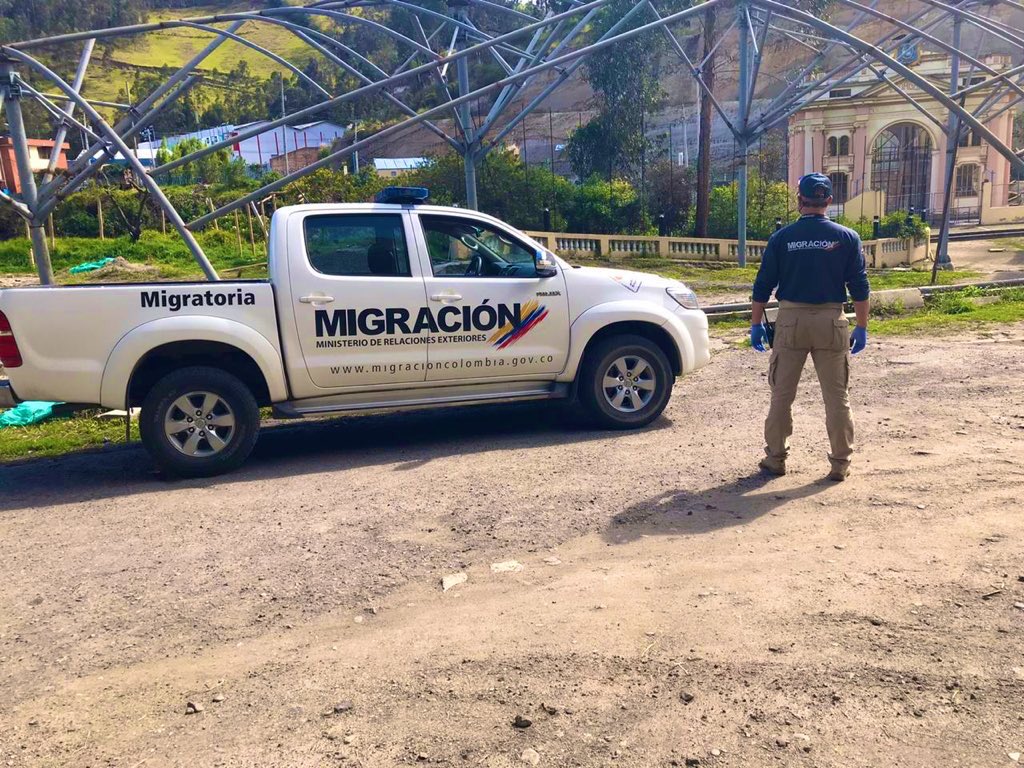 Oficial de Migración Colombia, destituido por supuesta colaboración en tráfico de migrantes