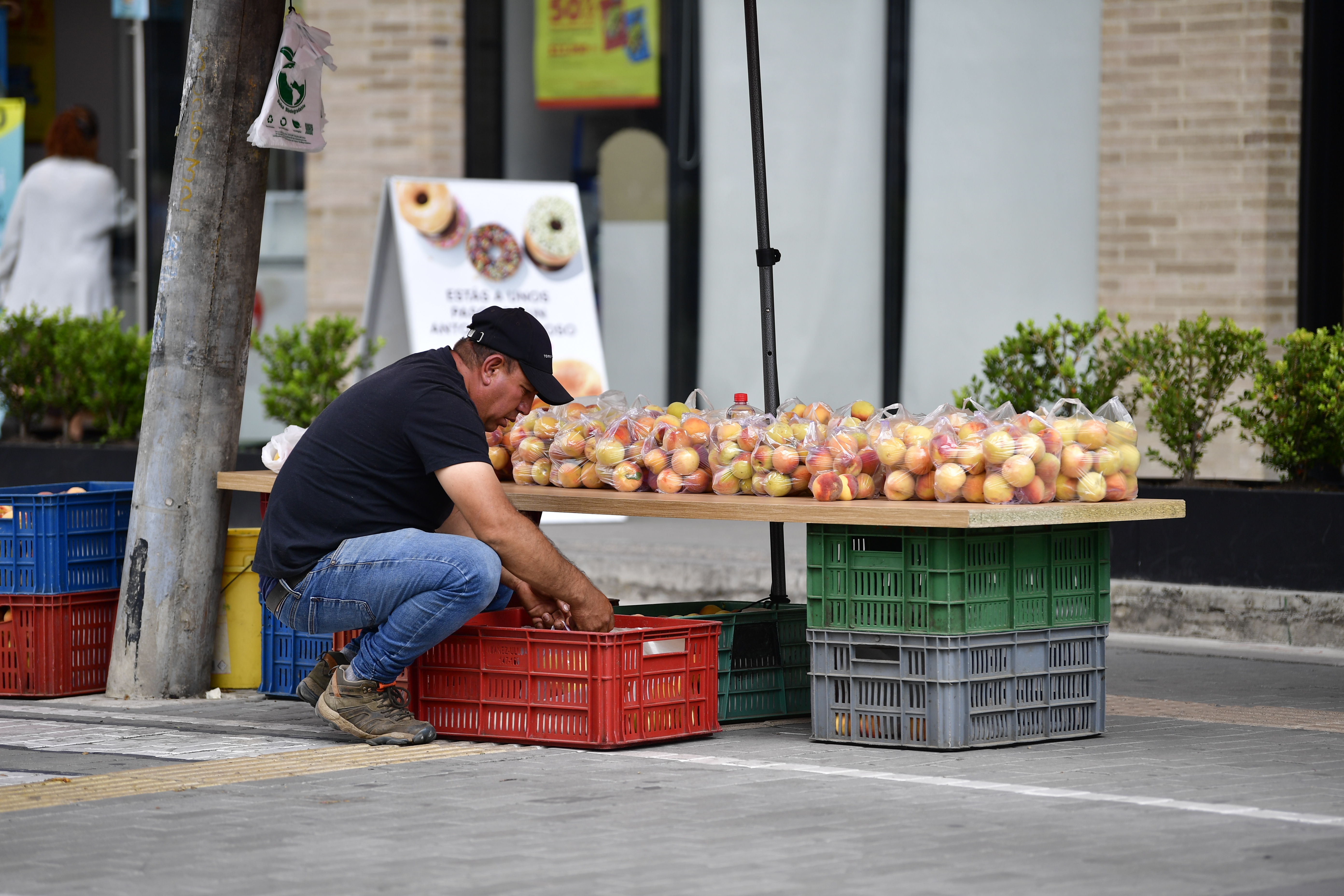 La informalidad laboral en Colombia bajó a su nivel más bajo en cinco años