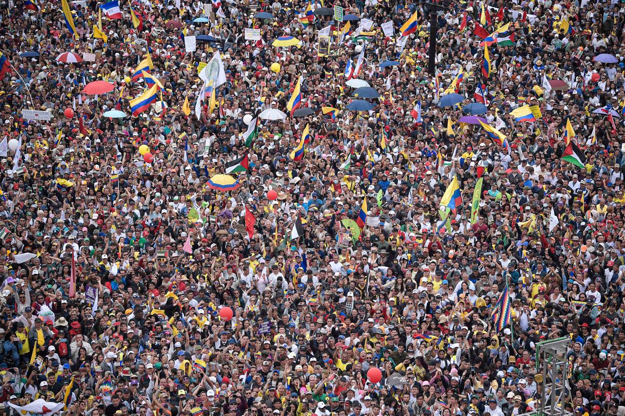 La plaza de Bolívar se llenó totalmente durante le discurso del presidente, Gustavo Petro.