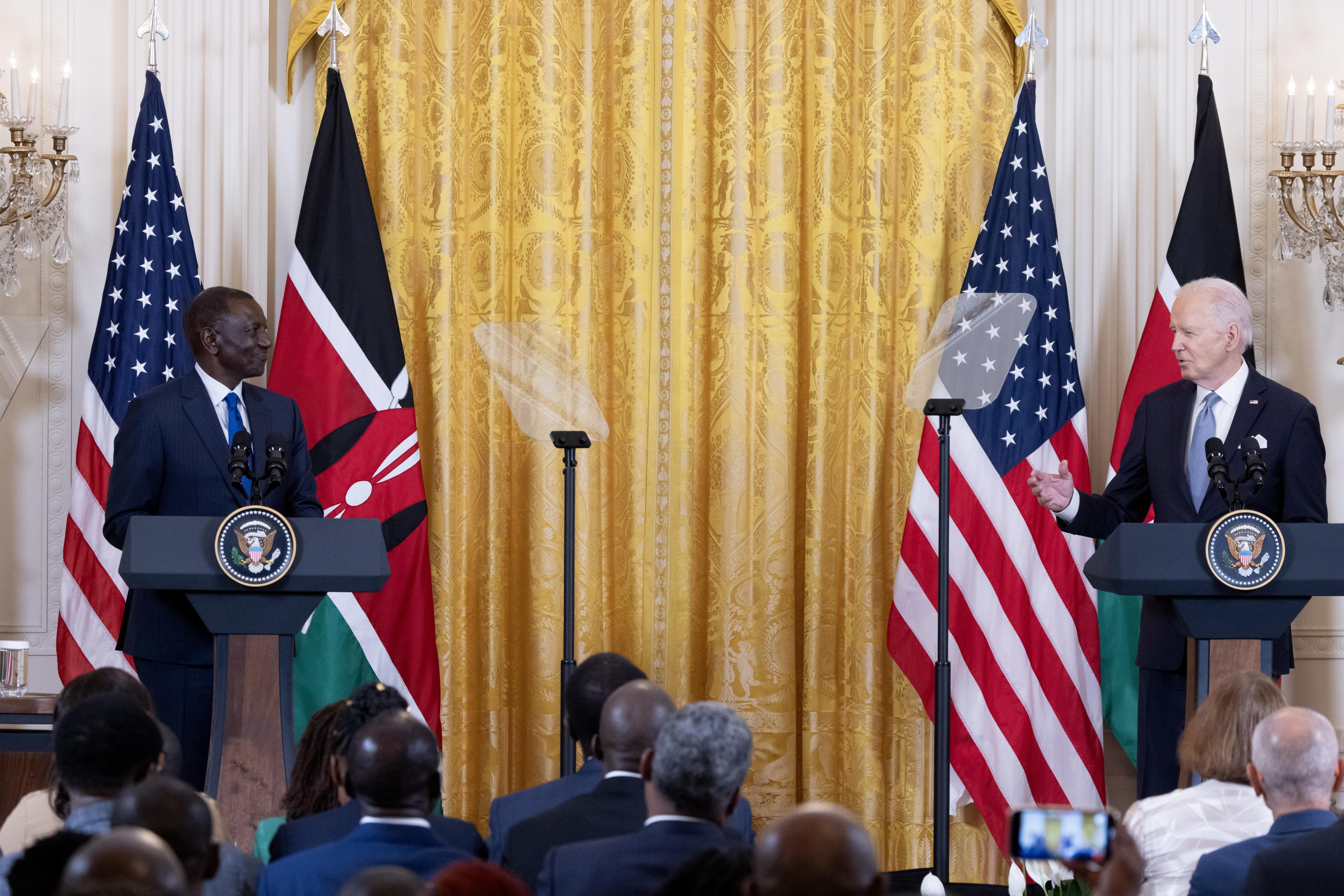 Washington (United States), 23/05/2024.- US President Joe Biden (R) speaks during a joint news conference with President of Kenya William Ruto (L) in the East Room of the White House in Washington, DC, USA, 23 May 2024. Kenyan President Ruto's state visit marks the 60th anniversary of US-Kenya diplomatic relations and is the first state visit to the White House of an African leader since 2008. (Kenia) EFE/EPA/MICHAEL REYNOLDS