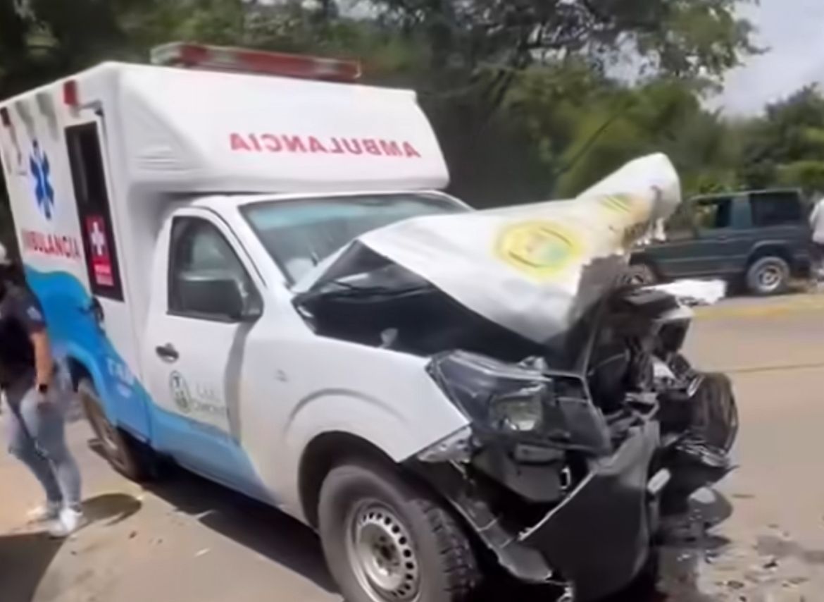 Paciente murió tras accidente entre ambulancia y camioneta en vía San Gil–Charalá